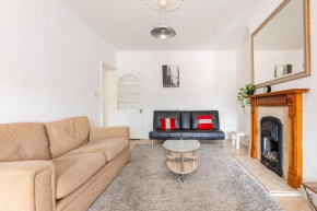 London flat near Wembley, self check in, garden